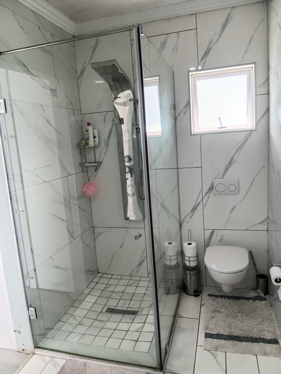5 Bedroom Property for Sale in Beacon Bay Eastern Cape